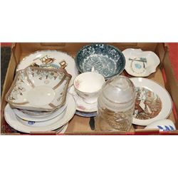 FLAT WITH VINTAGE COLLECTOR PLATES