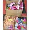 Image 1 : LOT OF 3 FLATS OF BARBIES + ACCESSORIES MOPED,