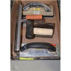 FLAT OF GROUT FLOATS & TROWELS