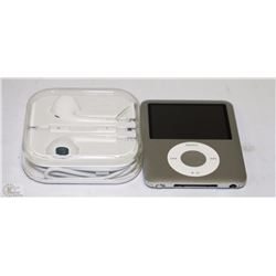 4GB iPOD W/ EARPHONES