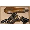 Image 1 : VINTAGE  GUN POWDER FLASK AND 12 GAUGE PRIMER