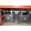 Image 1 : 2 MOP BUCKETS