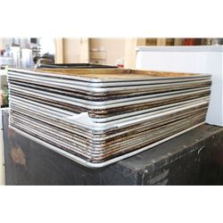 LOT OF BAKING PANS