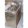Image 1 : QUEST DEEP FRYER, NATURAL GAS WITH BASKETS