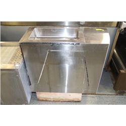 STAINLESS STEEL COUNTER WITH SINK
