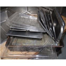 ROASTING PAN FILLED WITH INSERT LIDS