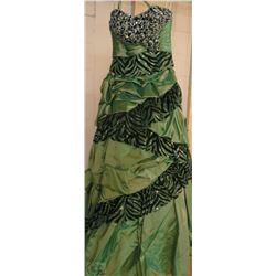 BRAND NEW 2PC GREEN AND BLACK GOWN SIZE 2