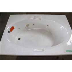 WHITE FIBERGLASS JACUZZI TUB