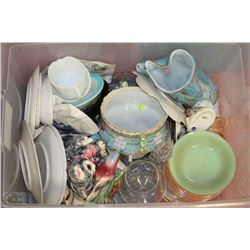 PLASTIC TOTE FILLED WITH VINTAGE PLATES,CUPS