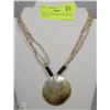 Image 1 : SHELL AND BEADED NECKLACE WITH  DISPLAY