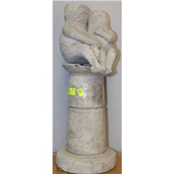 NEW CONCRETE PEDESTAL WITH TWO KISSING FROGS