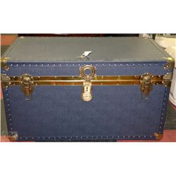 BLUE VINTAGE CHEST