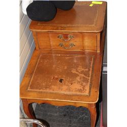 ESTATE VINTAGE END TABLE