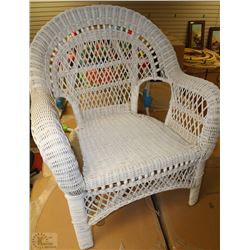 WHITE WICKER CHAIR