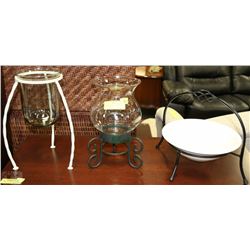 LOT OF THREE DECORATIVE CENTERPIECES