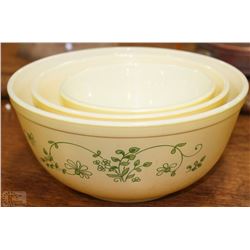 VINTAGE 3-PIECE PYREX MIXING BOWL SET