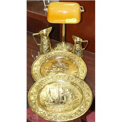 VINTAGE BRASS BANKERS LAMP WITH 2 PITCHERS AND