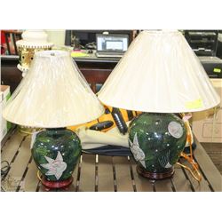 PAIR OF GREEN PORCELAIN LAMPS WITH SHADES