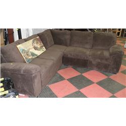 GREEN FABRIC PULL OUT SECTIONAL