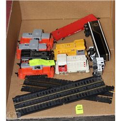 MODEL TRAIN LOT ENGINE, CARS, BUILDING, TRACK,