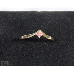 10K YELLOW GOLD RING WITH GEMSTONE SIZE 7