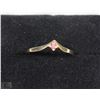 Image 1 : 10K YELLOW GOLD RING WITH GEMSTONE SIZE 7