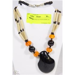 BEADED NECKLACE WITH DISPLAY