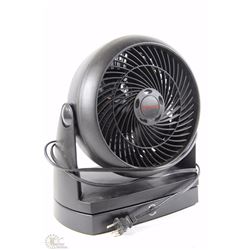 BLACK OSCILATING FAN