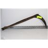 Image 1 : ANTIQUE ONE HANDED HAY SCYTHE