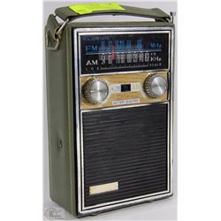 VINTAGE SUPERSONIC BATTERY/ELECTRIC AM/FM RADIO