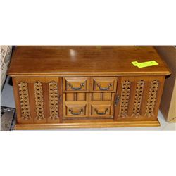 LARGE ESTATE JEWELRY BOX FROM 1960S WITH 8 DRAWERS