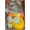 Image 1 : LARGE FLAT OF TUPPERWARE