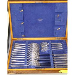 RYRIE BROS VINTAGE SILVERWARE BOX W/ SILVERWARE