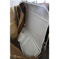 30" BATHTUB WALL SURROUND (HAS CRACKS) ***