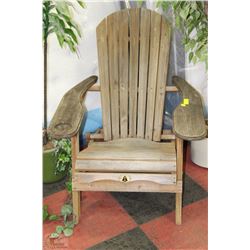 VINTAGE WOODS LARGE FOLDING CHAIR