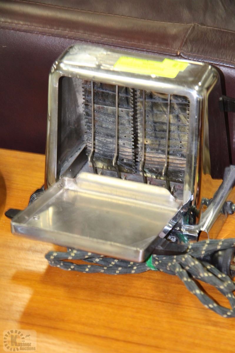 VINTAGE FLIP SIDE TOASTER