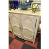 Image 1 : CARVED STYLE TV ARMOIRE