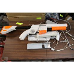 Wii CONSOLE WITH CONTROLLER, GUN CONTROLLER