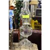 Image 1 : ANTIQUE OIL LAMP