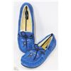 Image 1 : BRADFORD EXCHANGE ELVIS BLUE SUEDE SHOES SIZE 9