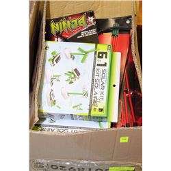 BOX OF  MIXED TOYS INCLUDING YOYO'S, BOW & ARROW