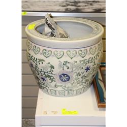 14" PORCELAIN PLANTER