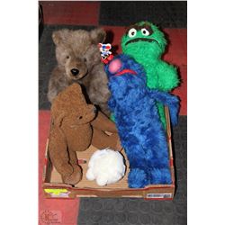 LOT OF TEDDY BEARS SESAME STREET, PADDINGTON BEAR