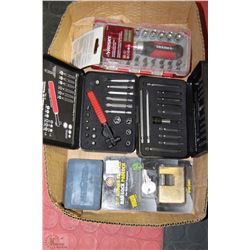 FLAT W/NEW HUSKY 30-PC RATCHET