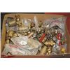 Image 1 : LARGE BOX OF BRASS FITTINGS, TAPS & VALVES
