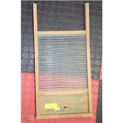 VINTAGE SCRUB BOARD