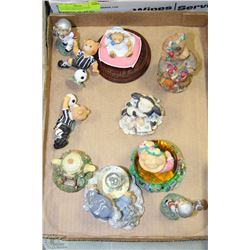 FLAT WITH BEAR FIGURINES INCLUDING SNO-GLOBE &