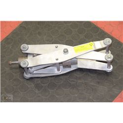 INTERNAL PIPE CLEANING CARRIAGE FOR SANDBLASTER