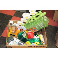 BOX OF SUMMER GARDEN ACESSORIES FOR THE HOME
