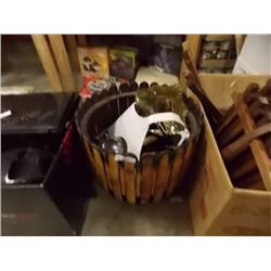 WOOD ROUND PLANT POT WITH COLLECTABLES